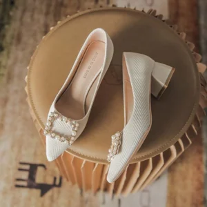 sg-11134201-22100-tibxiga6jeiv17.webp Women Leather Buckle Chunky Heels